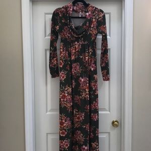 Maternity dress with fun neckline, super comfy, S